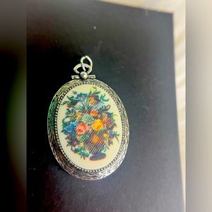 Coventry bouquet pendant